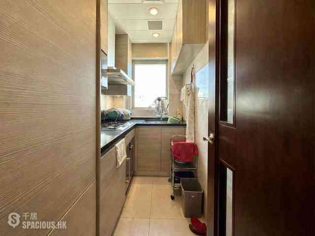 Wan Chai - The Avenue 11