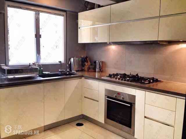 Pok Fu Lam - Baguio Villa Block 26 03