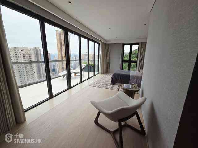 Mid Levels West - High Peak 15