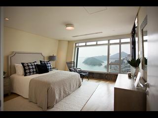 Repulse Bay - The Lily 03