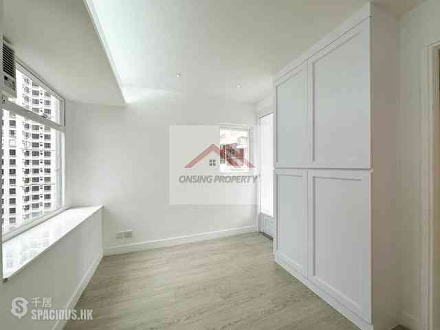 Soho - Ying Pont Building 02