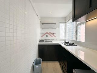 Soho - Ying Pont Building 04