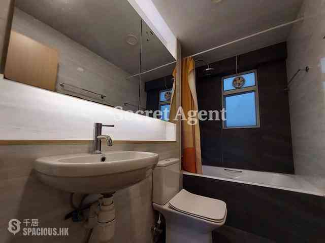 Sai Ying Pun - Sun Luen Building 06