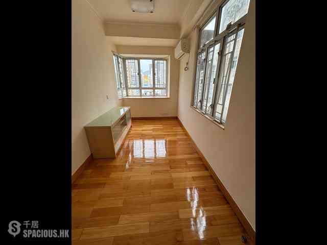 Yau Ma Tei - Sun Wah Building 01