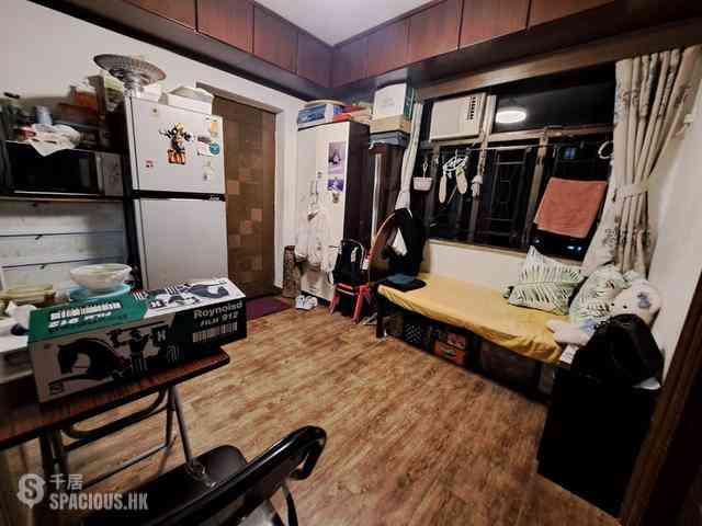 Yau Ma Tei - Yue King Building 01