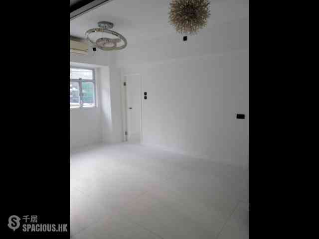 Mong Kok - Lung Fai House 01