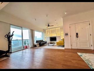 Mid Levels East - Bowen Place 10