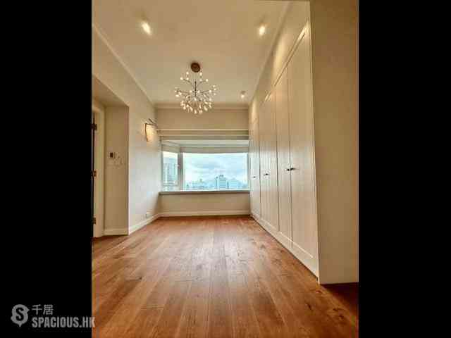 Mid Levels East - Bowen Place 09