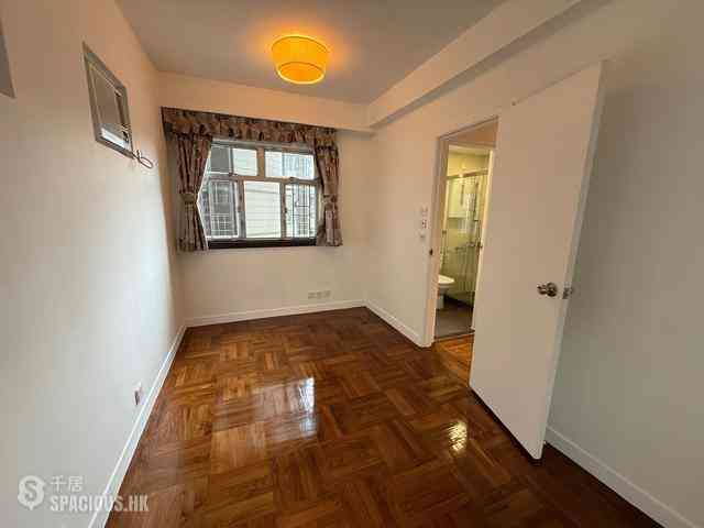 Mid Levels Central - Windsor Court 06