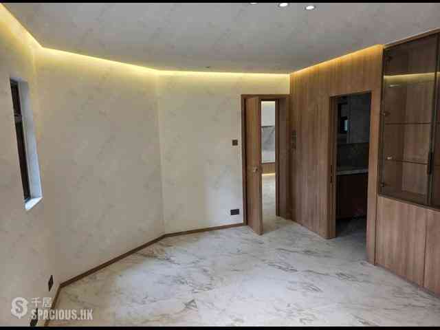 Soho - Albron Court 01