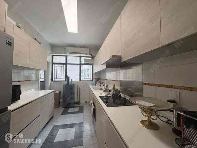 Mid Levels Central - Clovelly Court Block 2 06