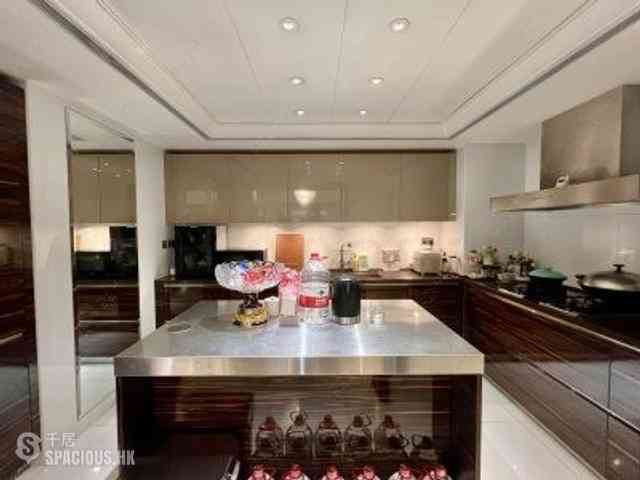 Wan Chai - Convention Plaza Apartments 04