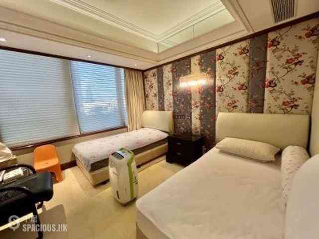 Wan Chai - Convention Plaza Apartments 06