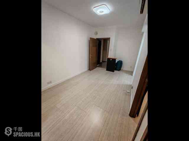 Wan Chai - Chin Hung Building 02