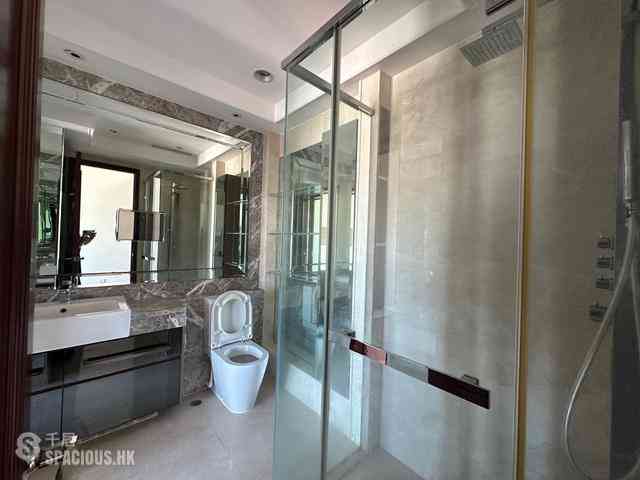 Wan Chai - The Avenue Phase 2 Block 3 04