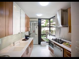 Mid Levels Central - Queen's Garden 10
