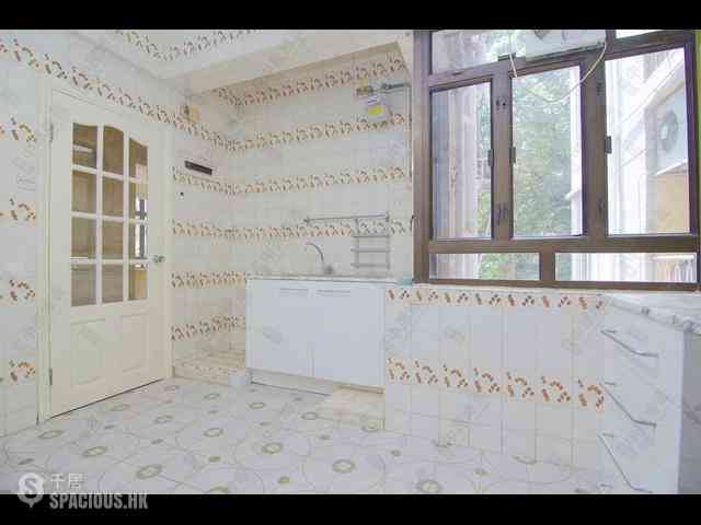 Mid Levels Central - Pak Fai Mansion 14