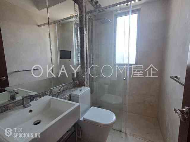 Wan Chai - The Avenue Phase 2 Block 1 05