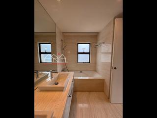 The Peak - Mount Austin Estate 10