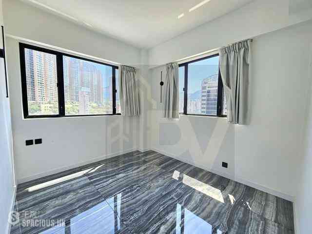 Wan Chai - Yue King Building 02