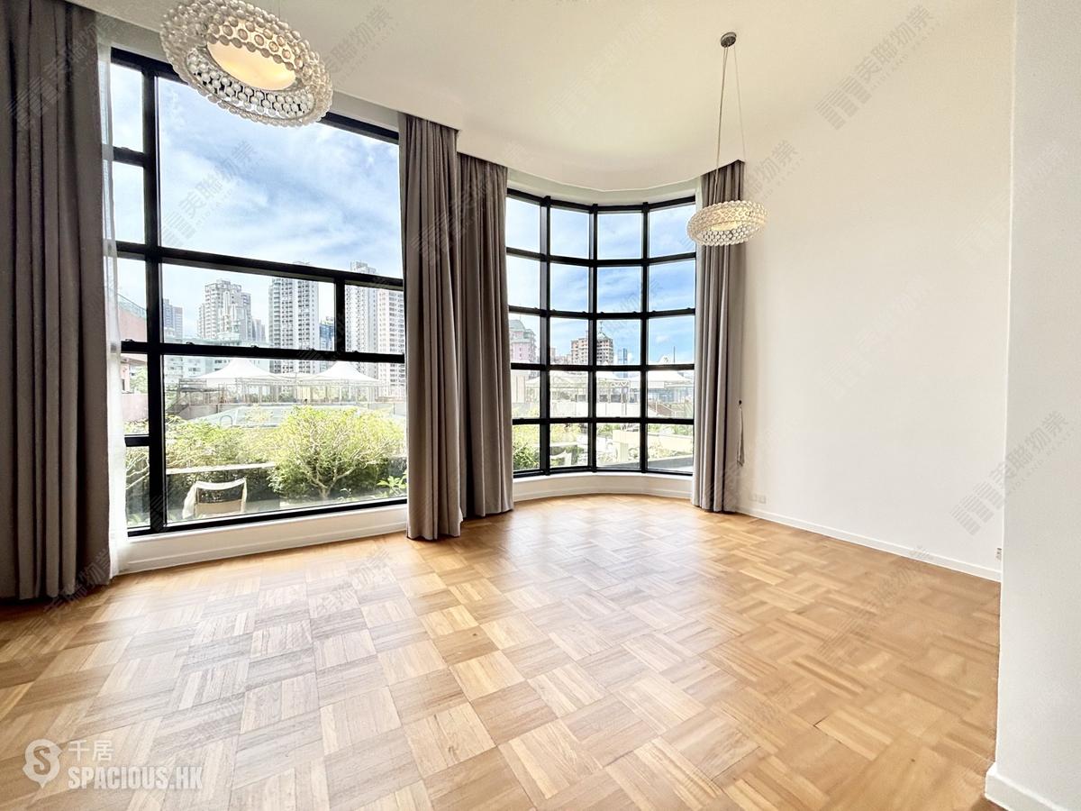 Mid Levels Central - Queen's Garden 01