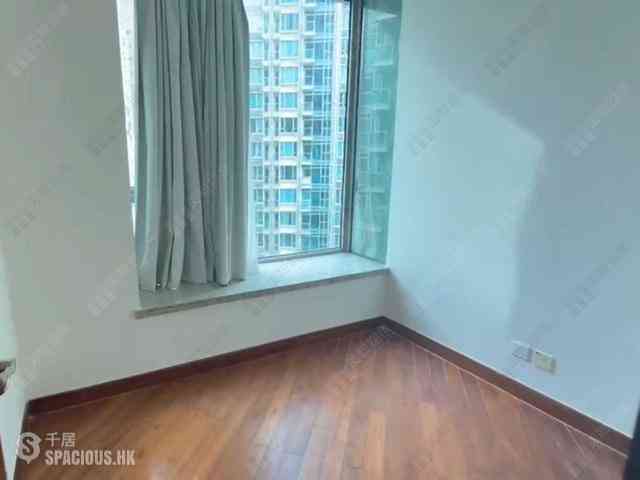 Wan Chai - The Avenue 11