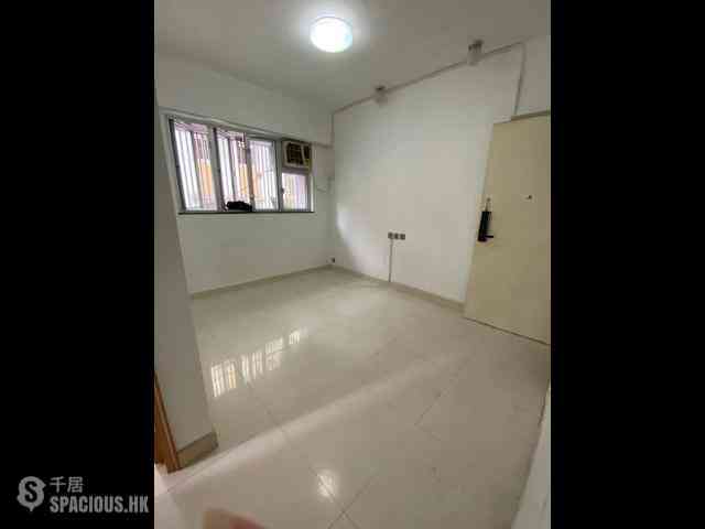 Wan Chai - Tai Tak Building 01