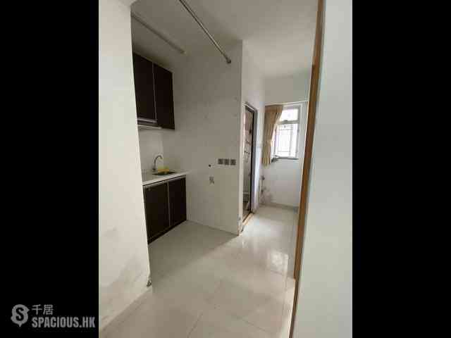 Wan Chai - Tai Tak Building 03