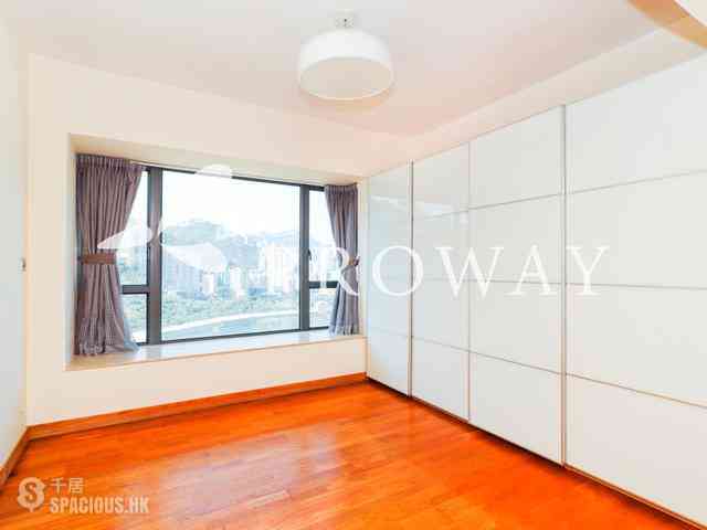 Happy Valley - Broadwood Twelve 05