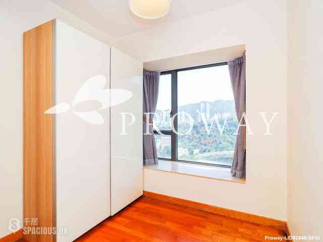 Happy Valley - Broadwood Twelve 07