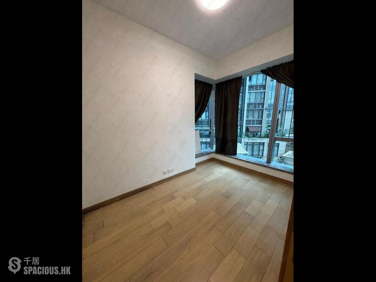 Tseung Kwan O - The Parkside Block 3 01