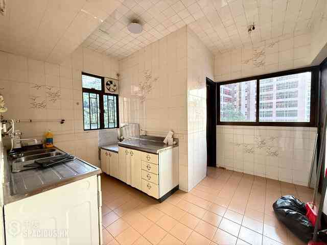 Mid Levels West - Elegant Garden 18