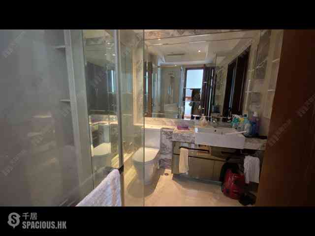Wan Chai - The Avenue 10