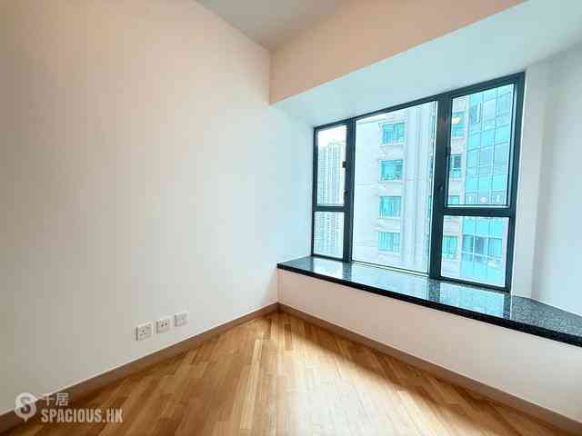 Mid Levels West - 80 Robinson Road 12
