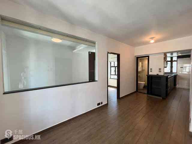 Mid Levels Central - Maxluck Court 05