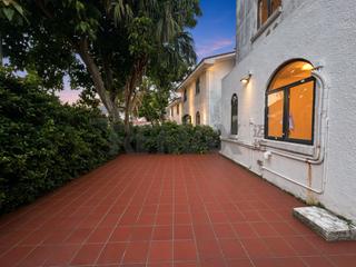 Chung Hom Kok - Casa Del Sol 12