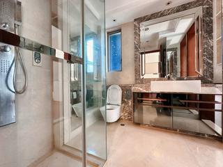 Wan Chai - The Avenue 21