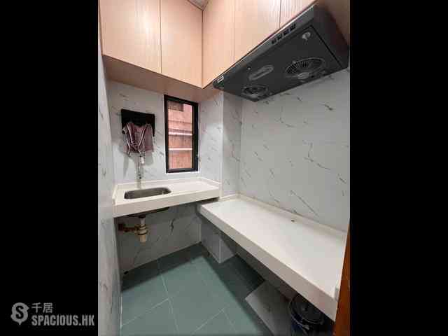 Mong Kok - Tung Pik Building 07