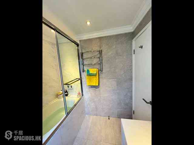 Mid Levels East - Bowen Place 08