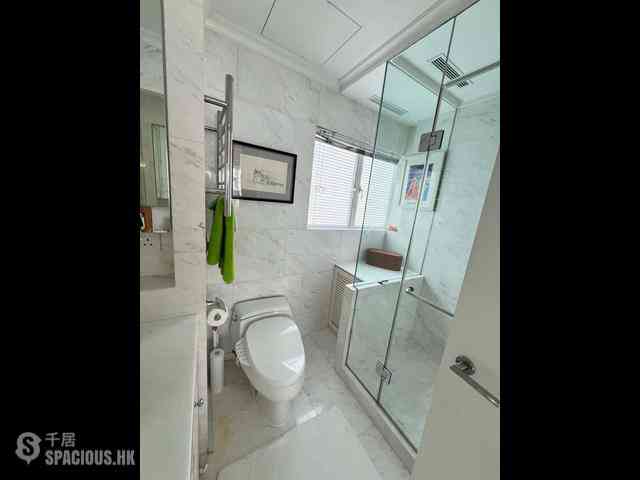 Mid Levels East - Bowen Place 10