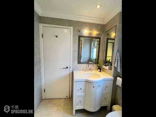 Mid Levels East - Bowen Place 11