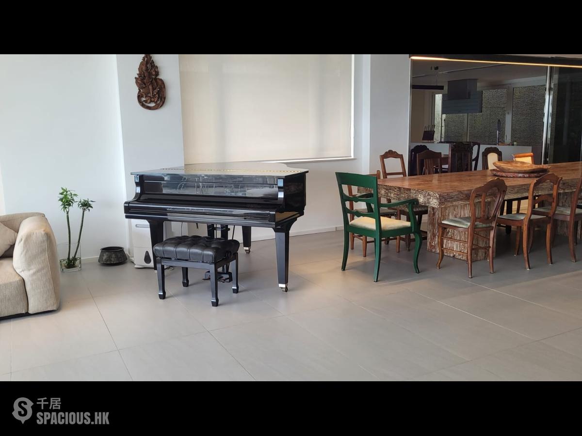 Clear Water Bay - Golden Lake Villa 01
