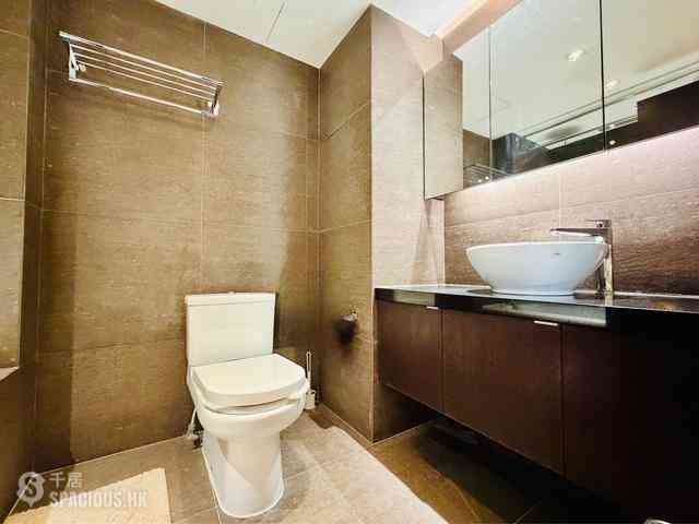 Wan Chai - Convention Plaza Apartments 06