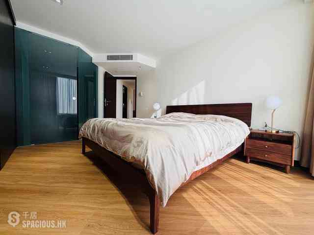 Wan Chai - Convention Plaza Apartments 08