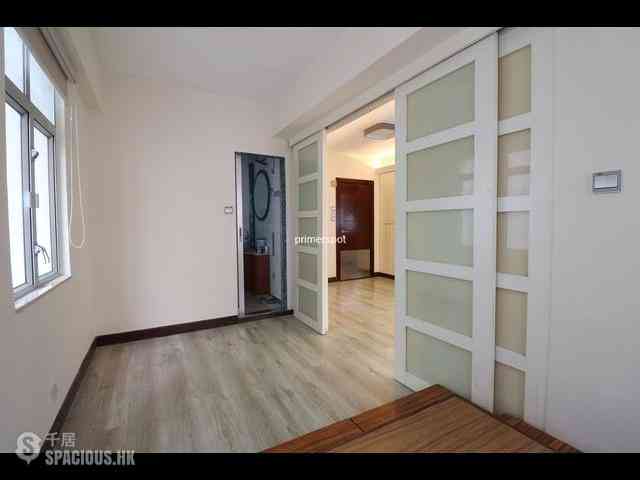 Wan Chai - Antung Building 08