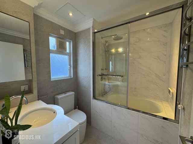 Mid Levels East - Bowen Place 07