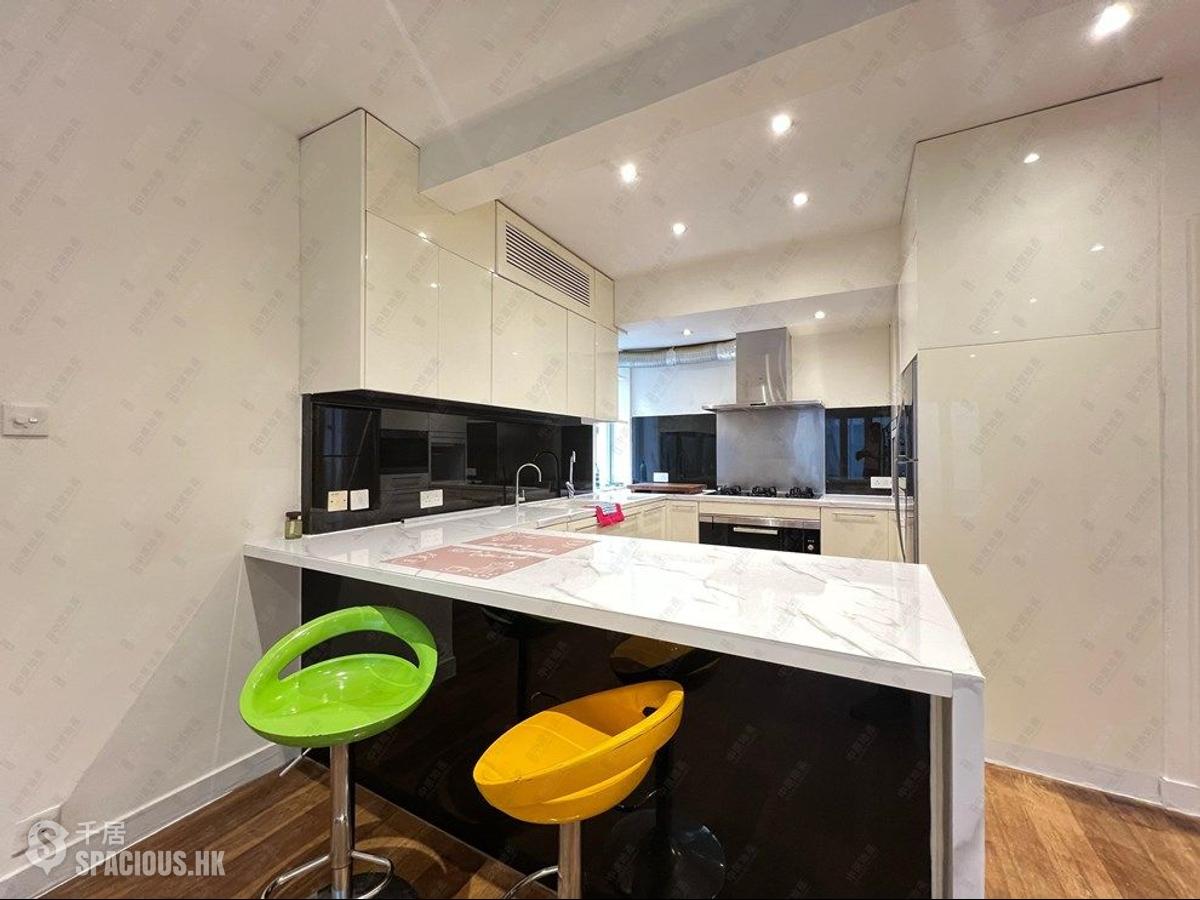 Mid Levels West - Peace Court 01