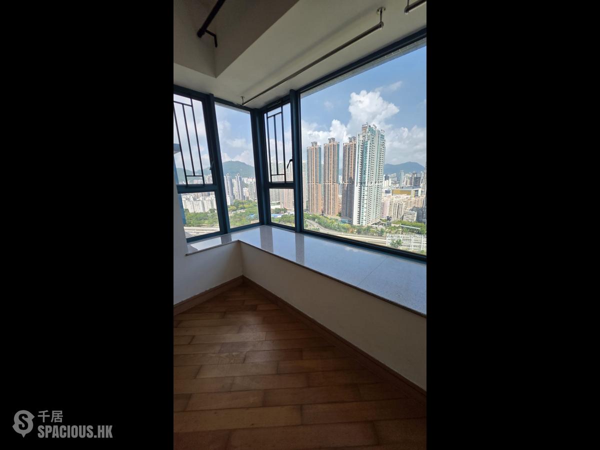 Tai Kok Tsui - The Long Beach 01