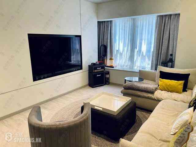 Mid Levels Central - Elegant Terrace 01