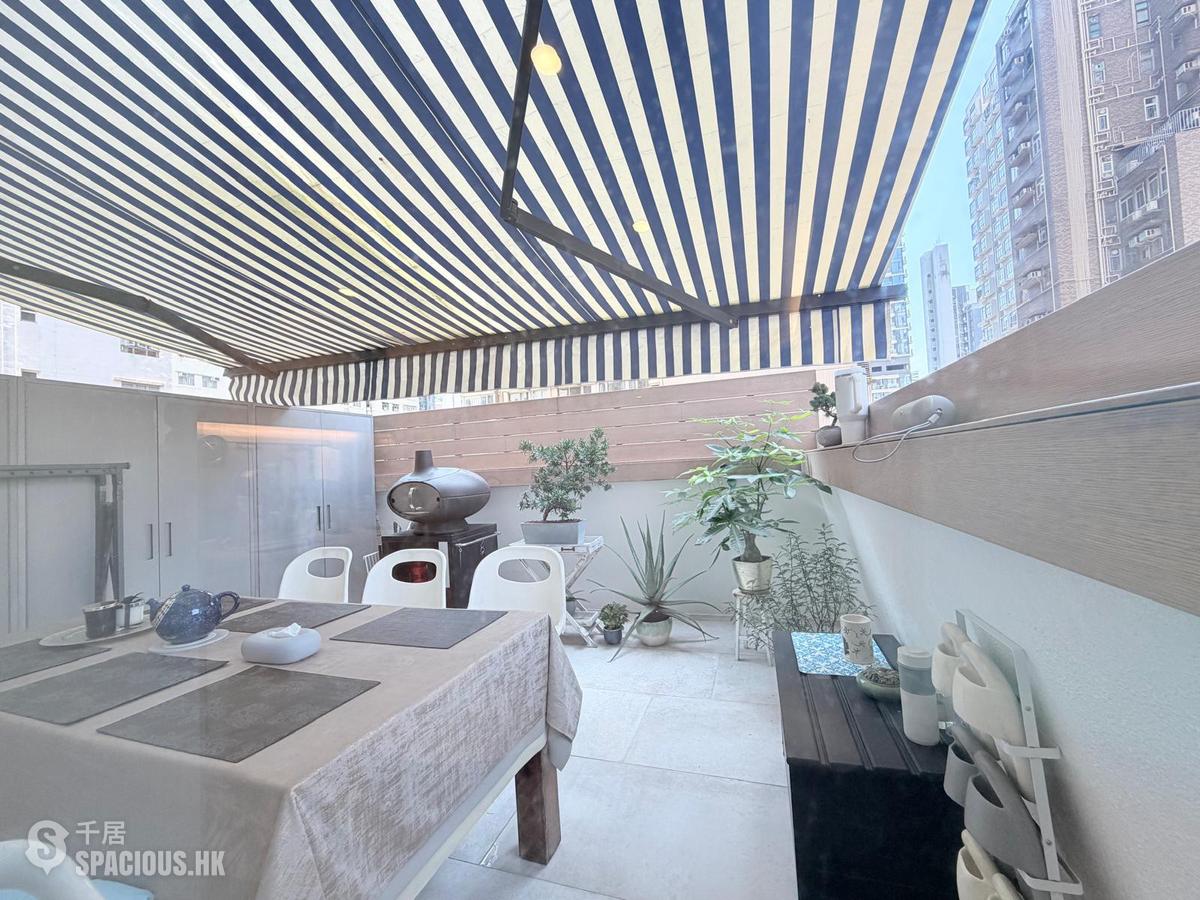 Sai Ying Pun - Fook Moon Building 01